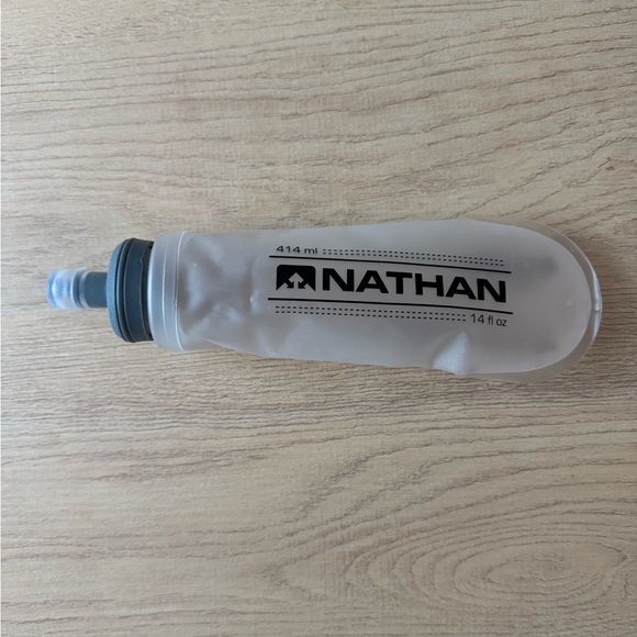 Nathan Pinnacle FeatherLite 1.5 Liter Hydration Vest - Picture 8 of 9